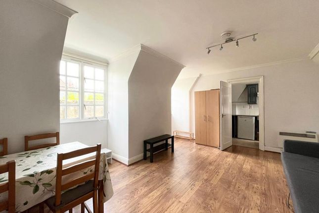 Flat to rent in Chalton Street, London