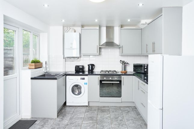 Town house to rent in The Oval, Milton Keynes