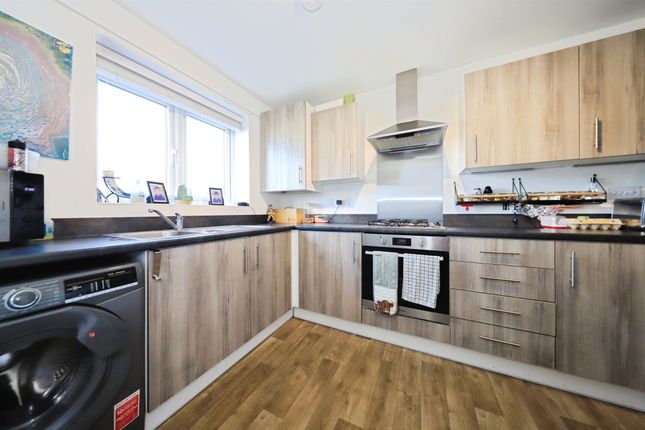52, Silverwoods Way, Kidderminster photo 3