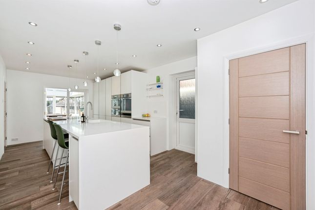 73, Connaught Avenue, Grays photo 3