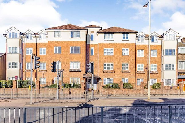 Thumbnail Flat to rent in Gladesmere Court, Watford, Hertfordshire