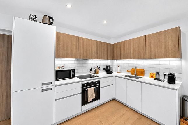 Flat 8 Clapham Place, 340A, Clapham Road, Brixton photo 4