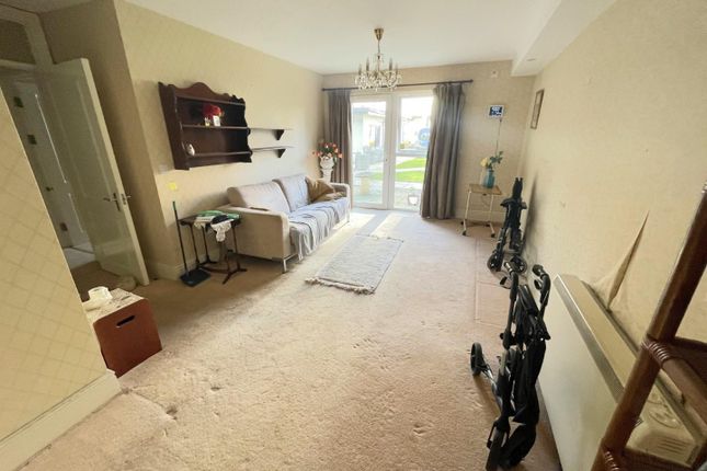 Flat for sale in Willow Court, Clyne Common, Swansea