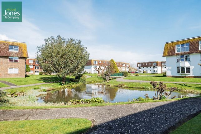 Thumbnail Flat to rent in Westlake Gardens, Tarring, Worthing, West Sussex