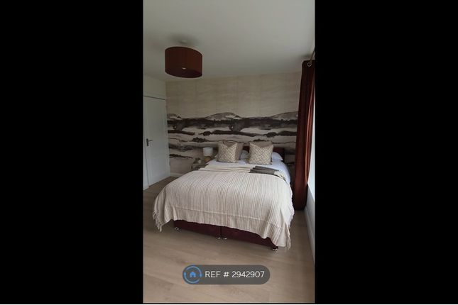 1-bed flat on Abbotswood, Yate, Bristol, £725/mo