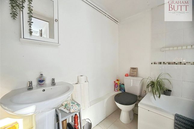 28, North Street, Littlehampton photo 4