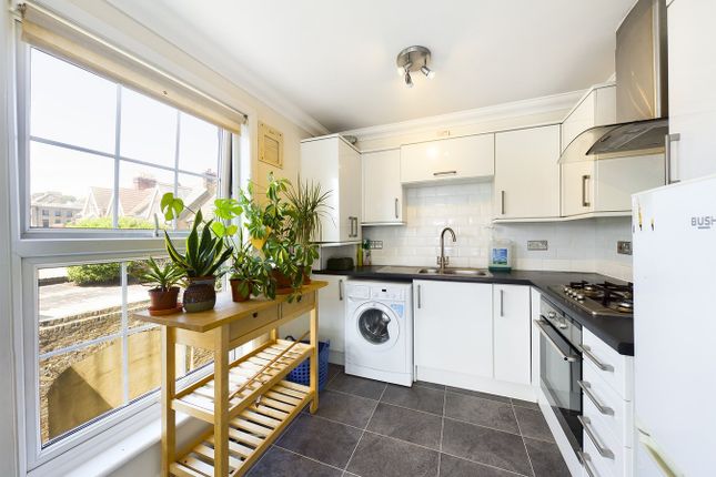 2 Serene Court, York Street, Broadstairs photo 3