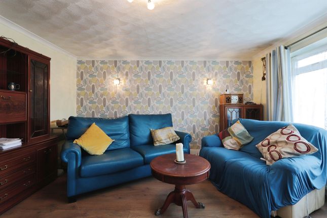9, Rosegarth Avenue, Sheffield photo 4