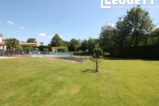 Villa for sale in Cheffois, Vendée, Pays De La Loire