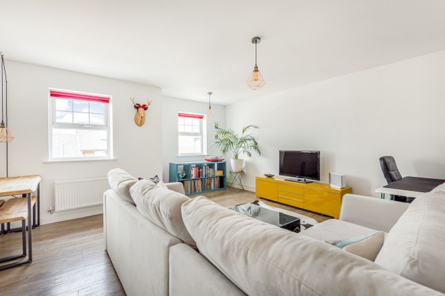 Flat for sale in Mackintosh Street, Bromley