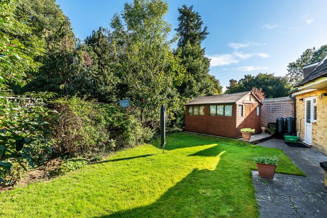 32 Manor House Gardens, Edenbridge photo 2