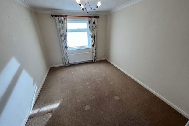 6, Pine Close, King`s Lynn photo 3