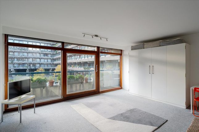 Thumbnail Studio to rent in Bryer Court, Barbican, London