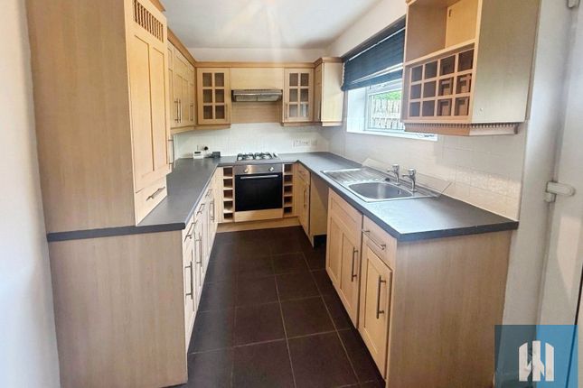 5, Highcroft Crescent, Huddersfield photo 2