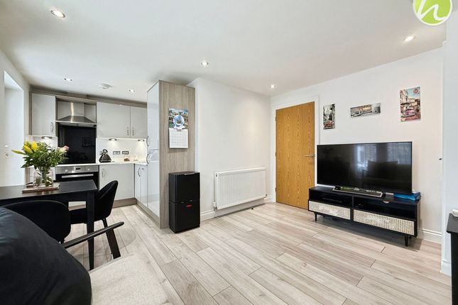 6 Elmwood Court, Stanford-Le-Hope photo 2