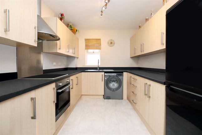 8, Crawford Avenue, Dartford photo 5