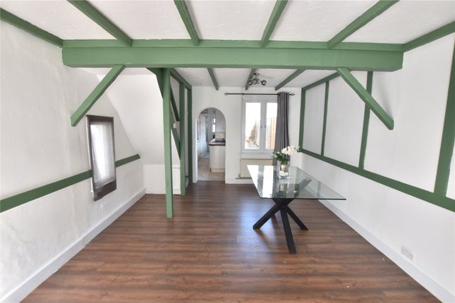 5, Station Cottages, Kenley photo 3