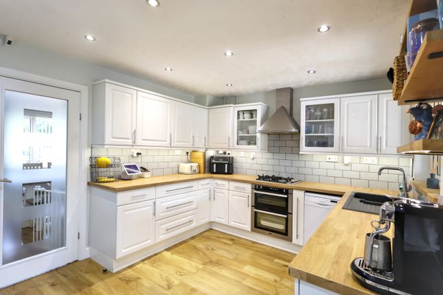 136, Bracken Close, Carterton photo 4