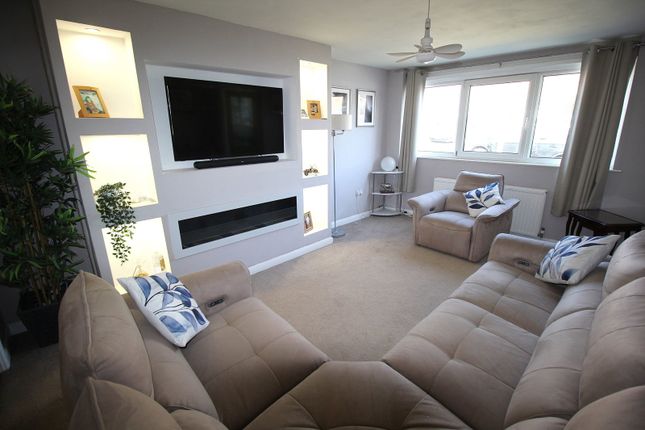 1, Highland Close, Pontefract photo 3