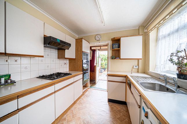 108 Weyhill Road, Andover photo 3
