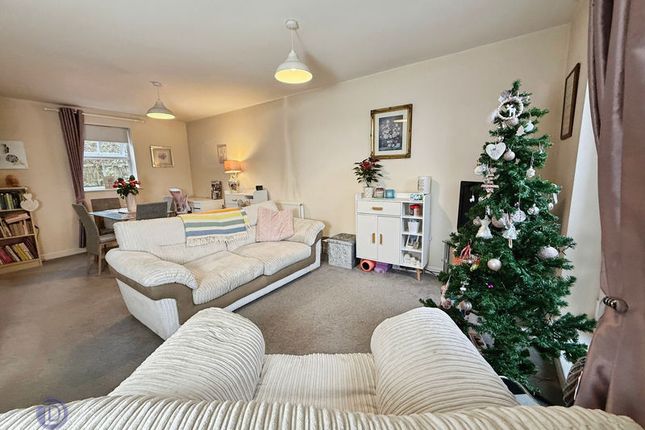 21, Eyam Way, Grantham photo 3