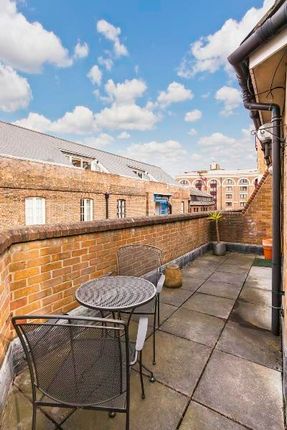 Flat to rent in Wapping Lane, Wapping