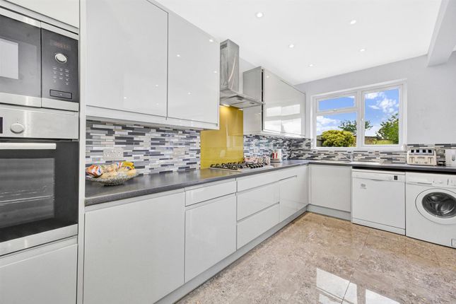 1477, High Road, London photo 4