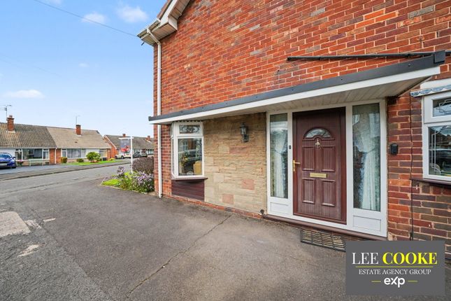 61, Grovelands Crescent, Wolverhampton photo 3