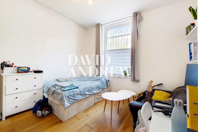 Studio to rent in Sussex Way, London