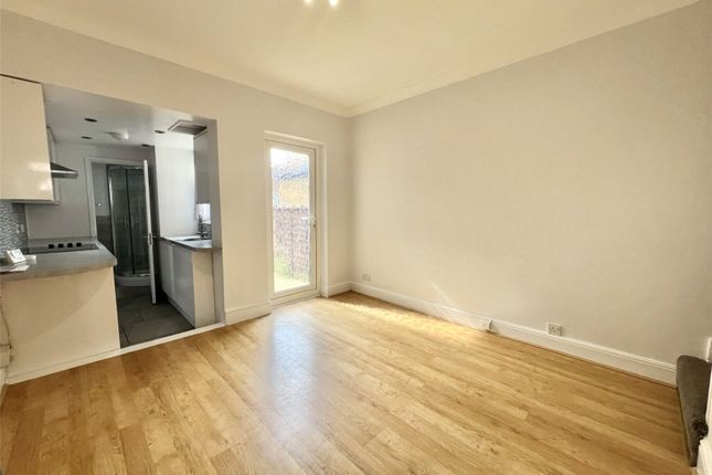 69, Estcourt Road, Hertfordshire photo 3