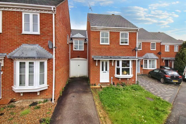 Thumbnail Property for sale in Lark Vale, Aylesbury