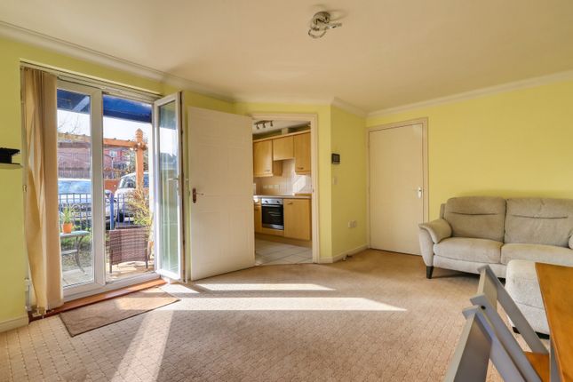 Flat 2, Peddle Court,, West End Road, Buckinghamshire photo 2