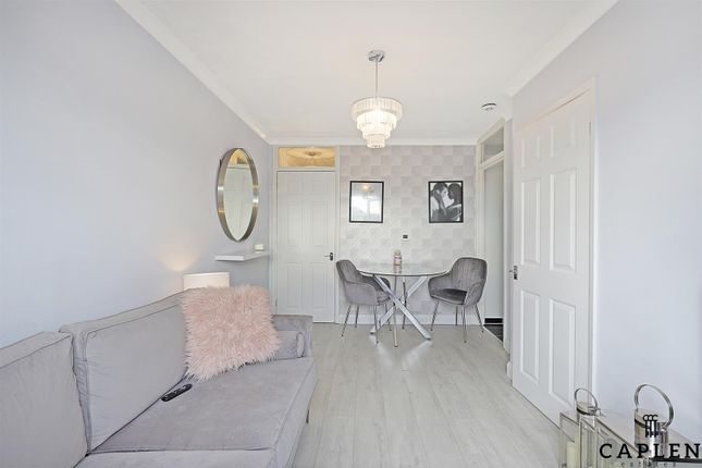 Flat for sale in Lowe Close, Chigwell