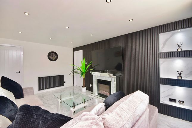 Flat 1/2, 98 Easterhouse Road, Glasgow photo 4