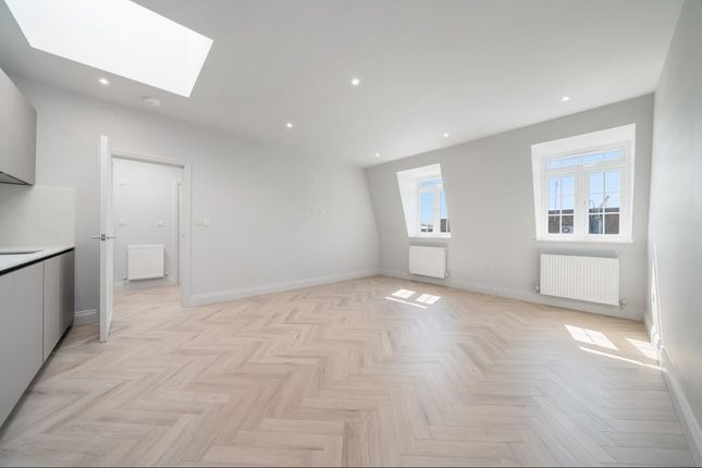 11, Belair Court, Edgware photo 2