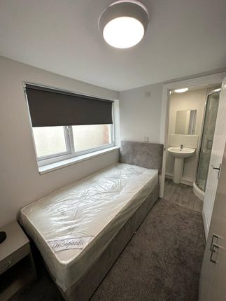 Room 2, 7, Kildare Street,, Middlesbrough photo 4