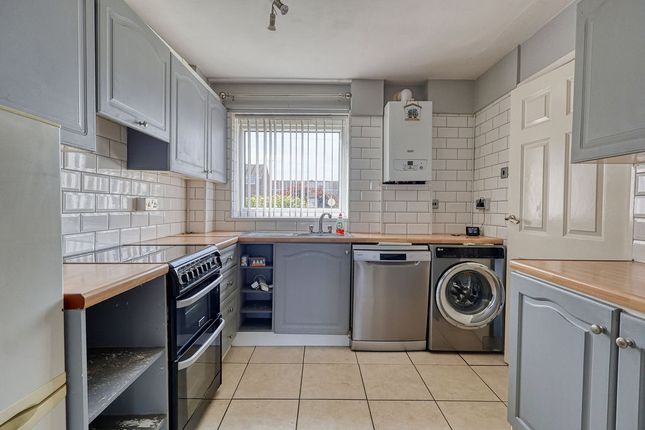 30, Horstead Avenue, Brigg photo 4