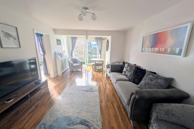 7, Laurel Estate, Cowes photo 4