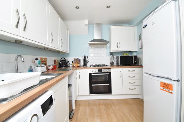 5, Willowhayne Drive, Walton-on-Thames photo 4
