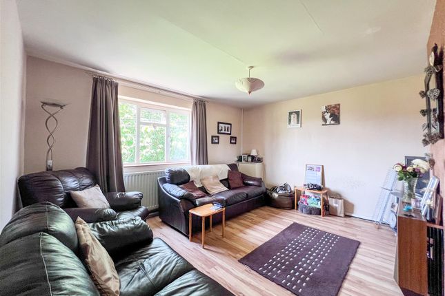 23, Queens Drive, Leek photo 4