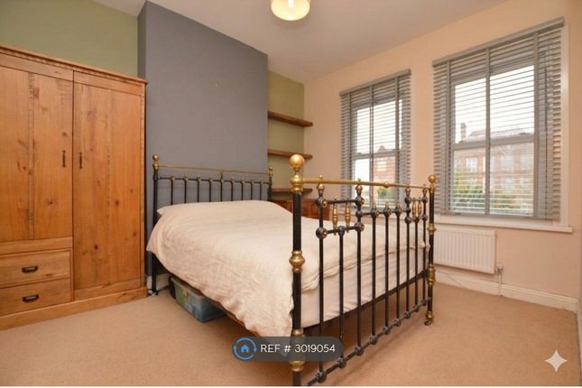 Flat B  Kilmorie Road, London photo 4