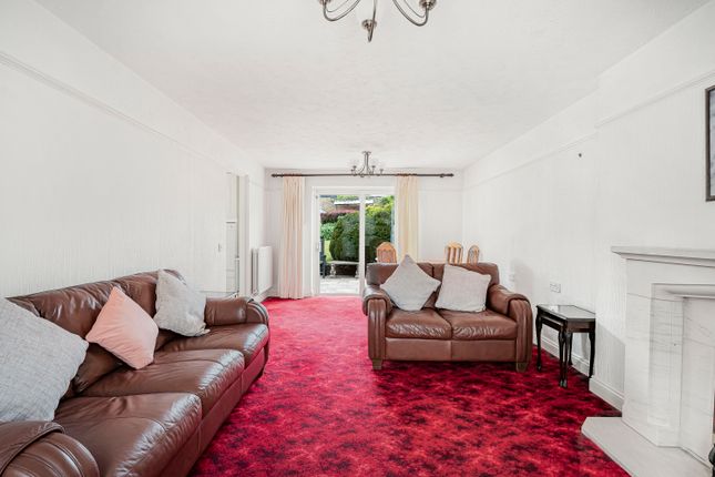 35, Haldens, Welwyn Garden City photo 3