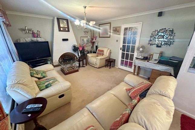 55, Winters Way, Waltham Abbey photo 3