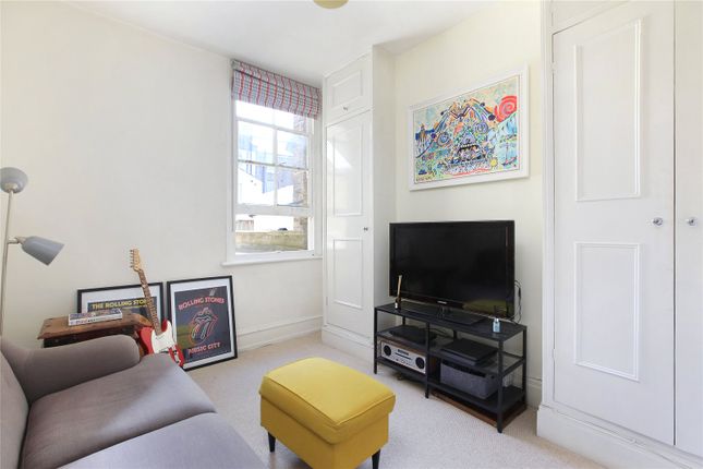 Flat for sale in Tintern Street, Clapham, London