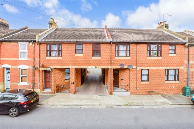 1-bed flat on Catherine Street, Rochester, £100,000