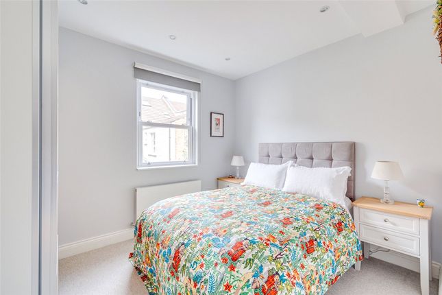 Flat for sale in Mablethorpe Road, Fulham, London