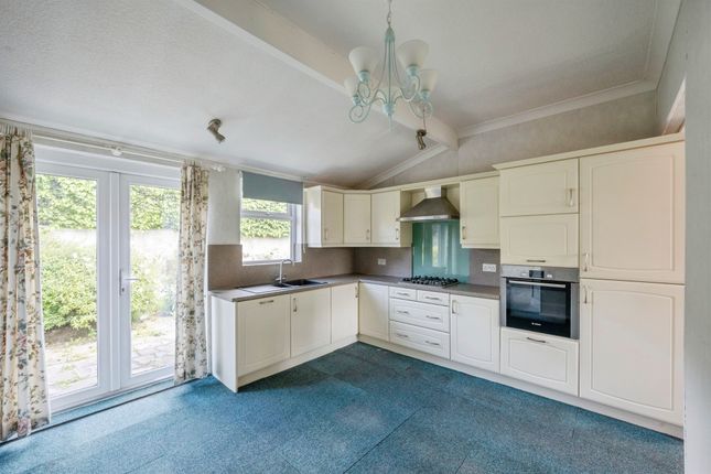 Shire Bungalow, Shires Close, Doncaster photo 3