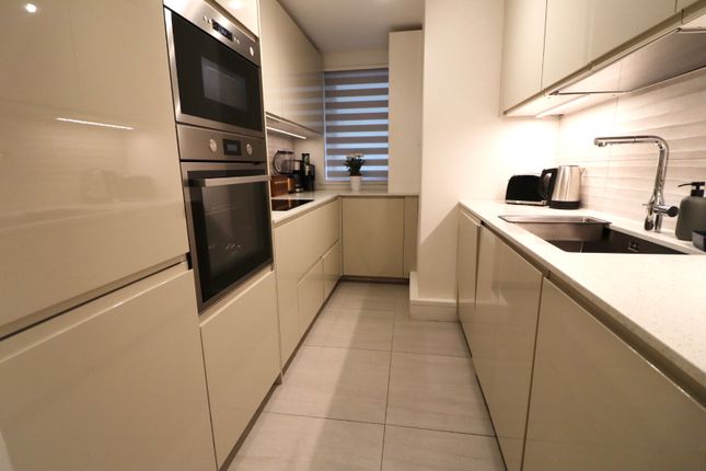 Flat for sale in Gledhow Gardens, London