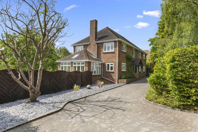 Bousley End, Bousley Rise, Ottershaw photo 4