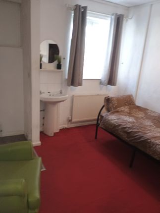 Thumbnail Studio to rent in Station Street, Darlaston